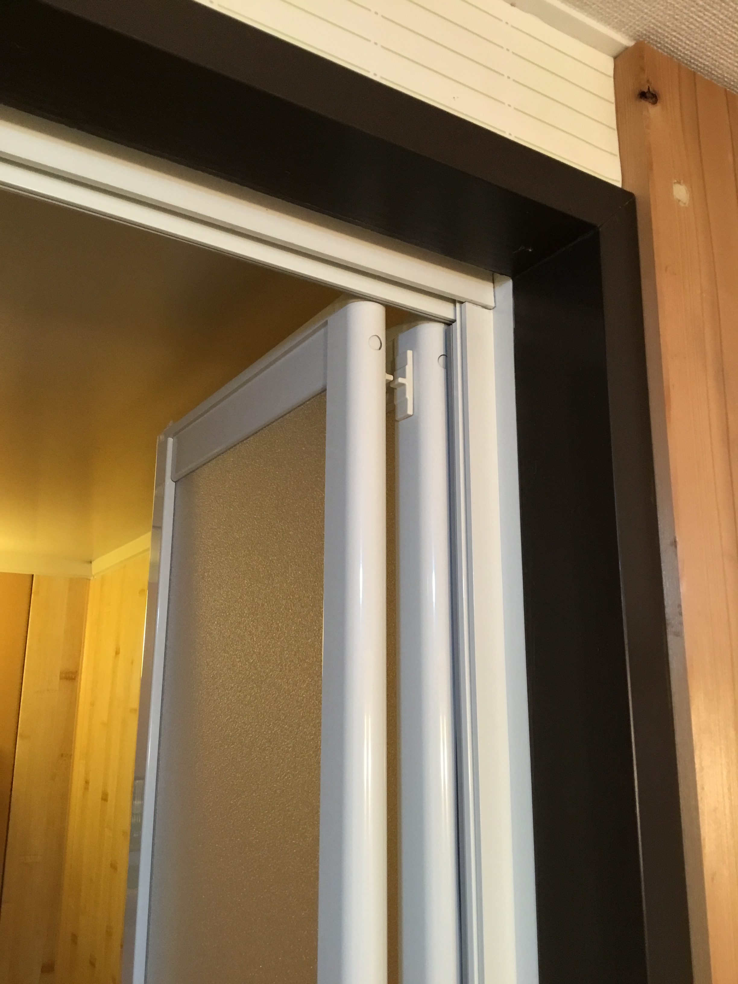 福岡トーヨー 大牟田店の浴室中折れドア取替えの施工後の写真1