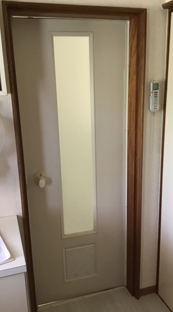 福岡トーヨー 大牟田店の浴室ドア　新しくの施工前の写真1