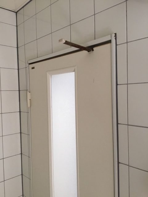 福岡トーヨー 大牟田店の浴室ドア　新しくの施工前の写真2