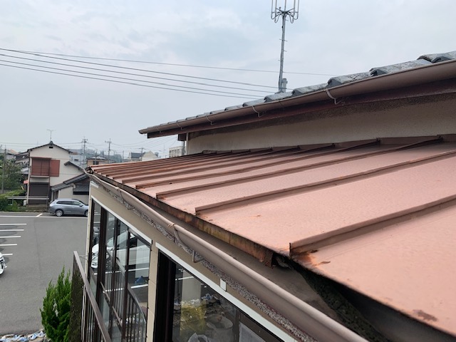 福岡トーヨー 大牟田店の台風災害　トタン屋根の張替ですの施工前の写真2