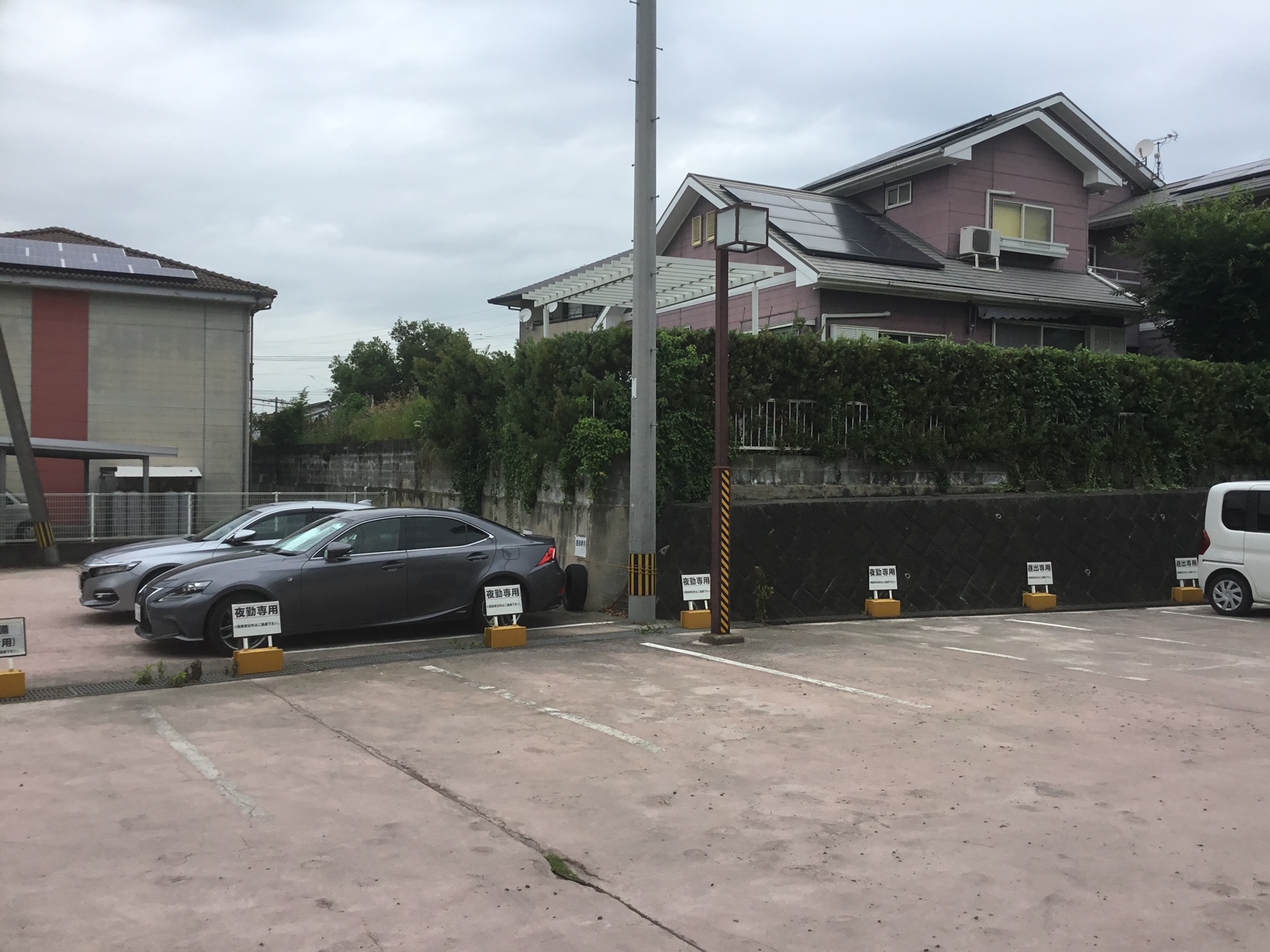 さくらエステート 大牟田店の目隠しフェンスと花粉症対策の施工前の写真2