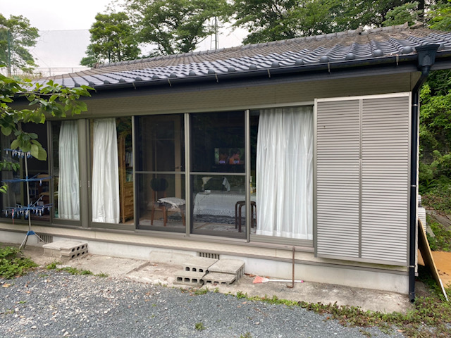 さくらエステート 大牟田店の熱線吸収屋根 テラス スピーネの施工前の写真1