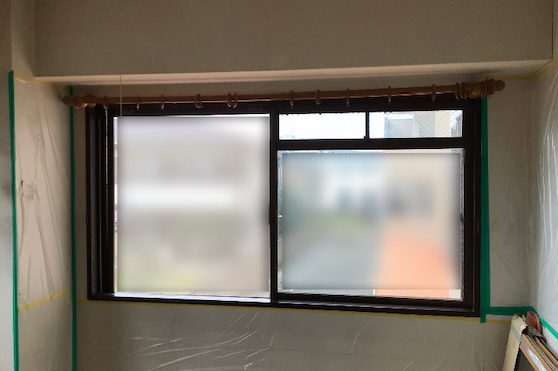 福岡トーヨー 大牟田店の内窓インプラス　・　浴室中折れドアの施工前の写真1