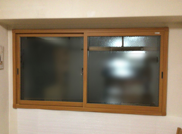 福岡トーヨー 大牟田店の内窓インプラス　・　浴室中折れドアの施工後の写真1