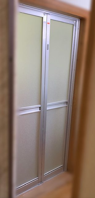 福岡トーヨー 大牟田店の浴室出入口戸　の施工後の写真1