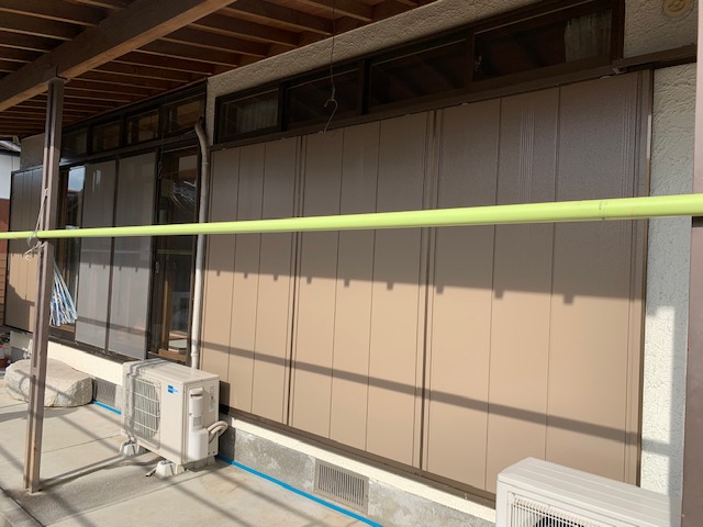 福岡トーヨー 大牟田店の古くなった雨戸をパッと取替の施工後の写真1