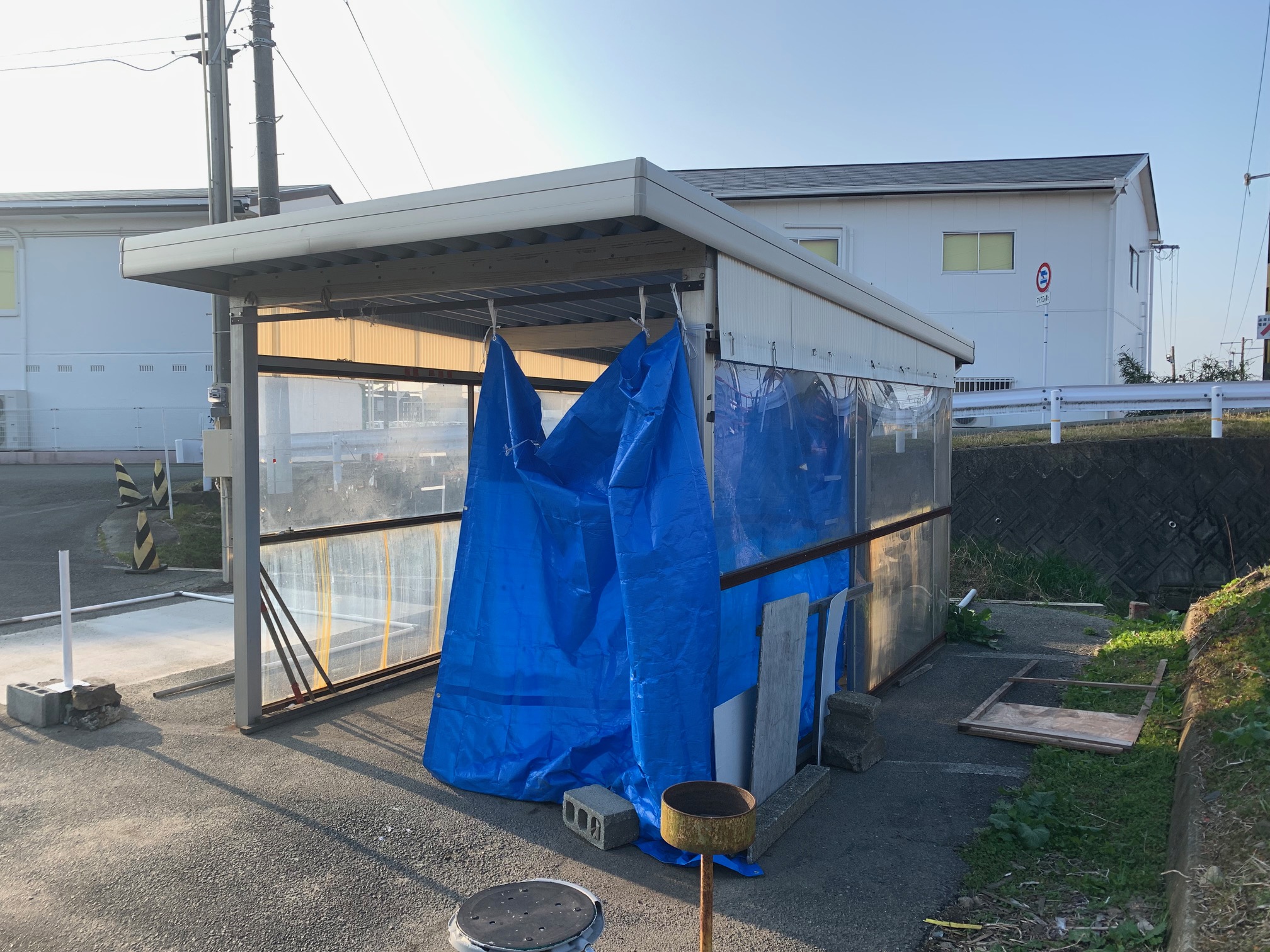 福岡トーヨー 大牟田店のフォークリフト教習所の待合スペースの施工前の写真2