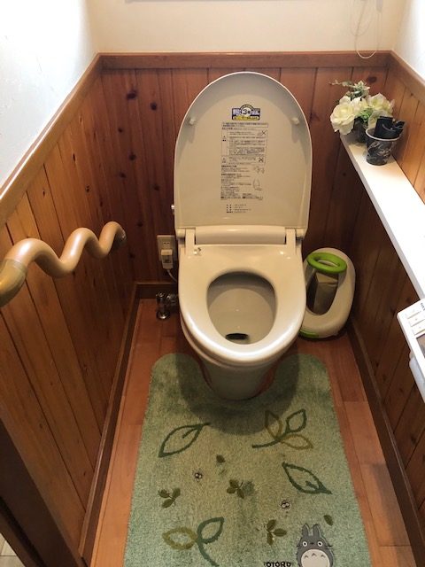 さくらエステート 大牟田店のタンクレス　トイレ便器取替ですの施工前の写真1