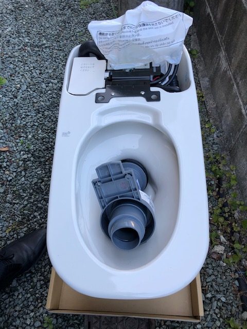 さくらエステート 大牟田店のタンクレス　トイレ便器取替ですの施工後の写真1