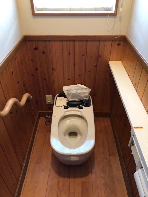 さくらエステート 大牟田店のタンクレス　トイレ便器取替ですの施工後の写真2