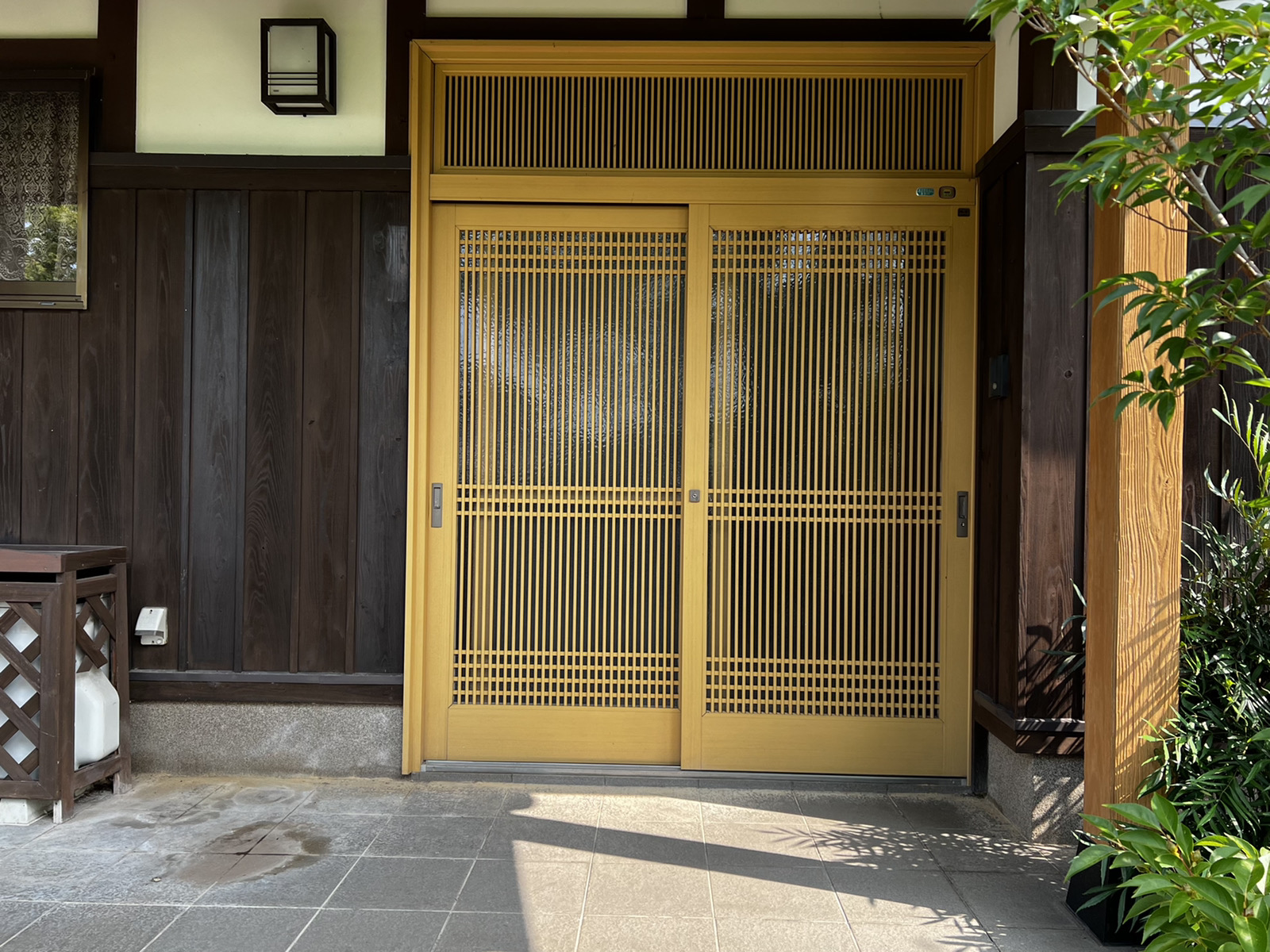 さくらエステート 大牟田店の1日でお家の顔（玄関）を替えられちゃう魔法のリシェント玄関✨の施工前の写真1