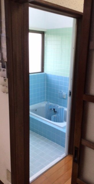 さくらエステート 大牟田店の浴室出入口ドアの施工事例写真