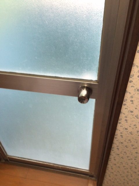 さくらエステート 大牟田店の浴室出入口ドアの施工前の写真1