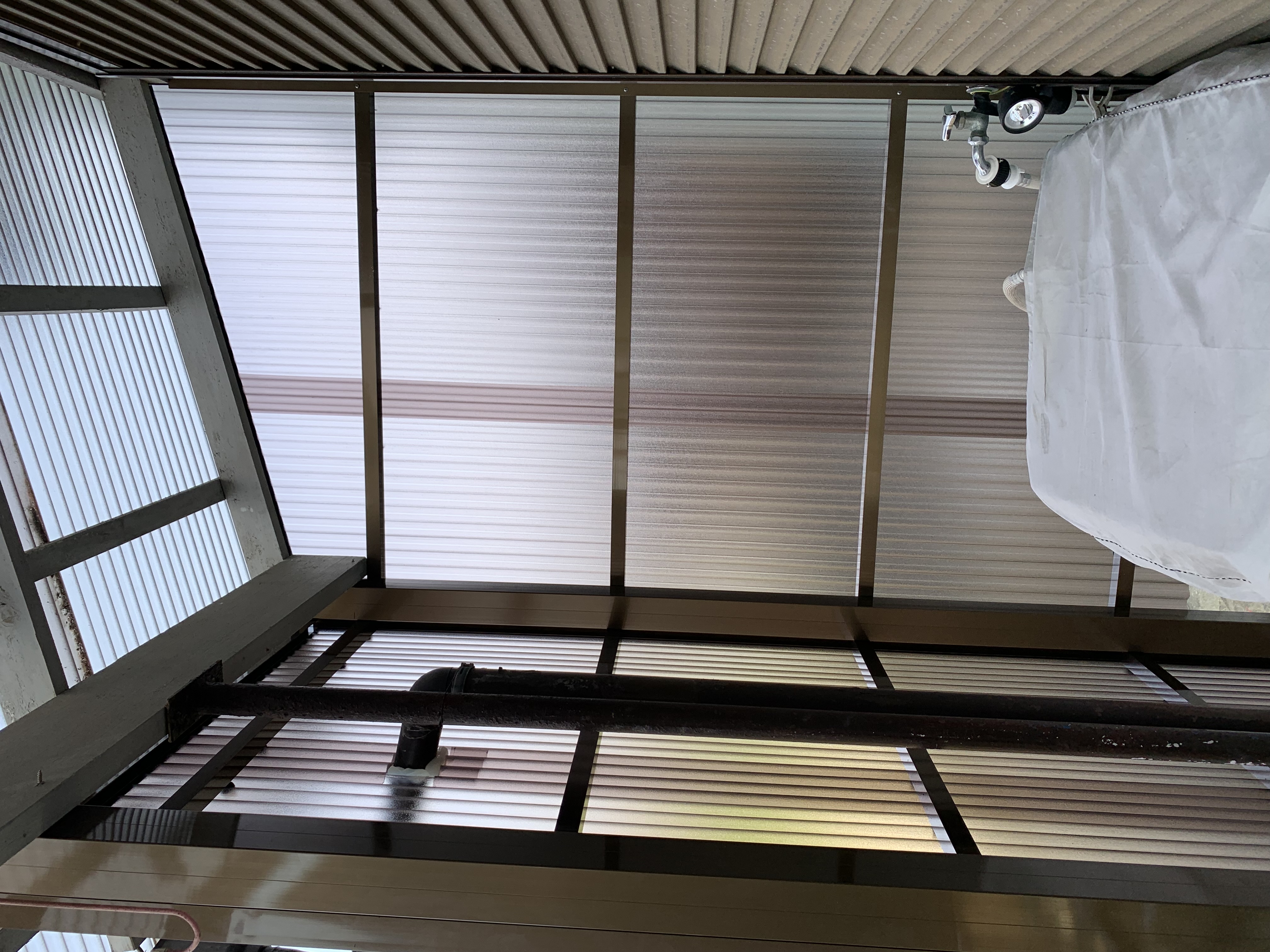 福岡トーヨー 大牟田店の室外設置洗濯機置場雨除け☔の施工後の写真3