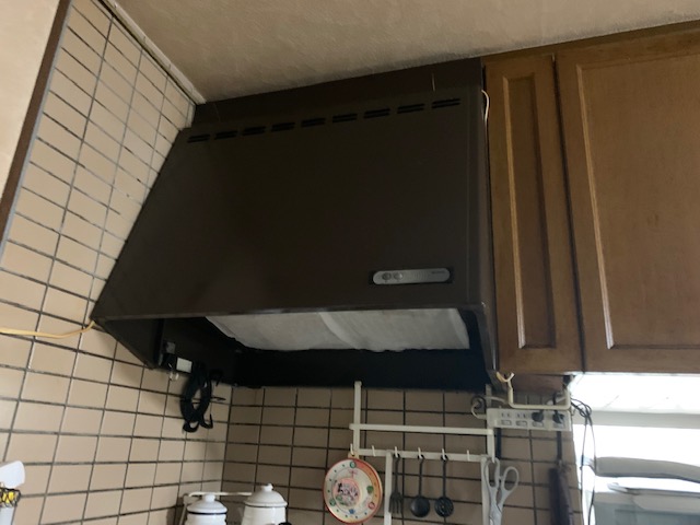 福岡トーヨー 大牟田店の台所の換気扇　　　　　　　　　　　　🐦とり🐸かえの施工前の写真2