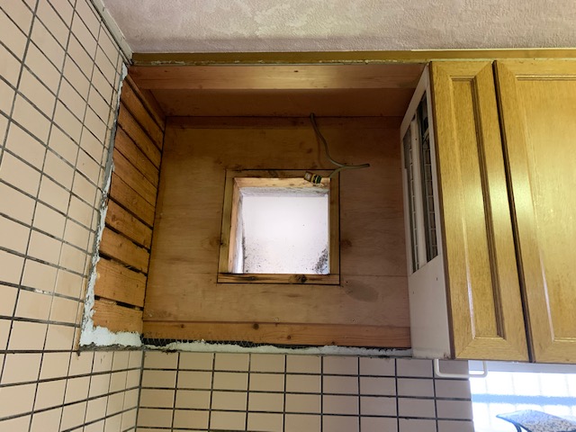 福岡トーヨー 大牟田店の台所の換気扇　　　　　　　　　　　　🐦とり🐸かえの施工前の写真3