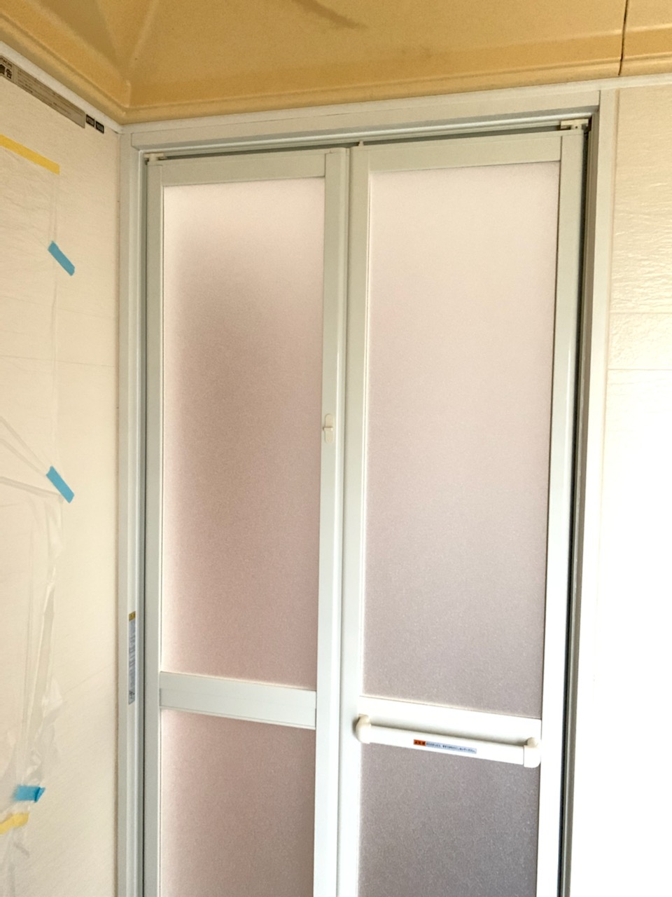 福岡トーヨー 大牟田店の浴室中折れ戸🐤（とり）🐸（かえる）の施工後の写真3