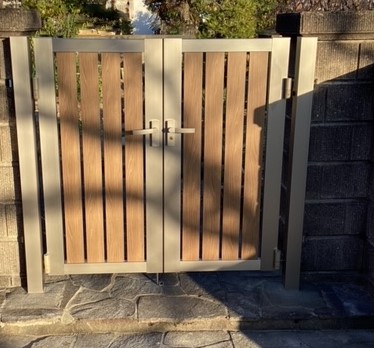 さくらエステート 大牟田店の門扉を新しくの施工後の写真1