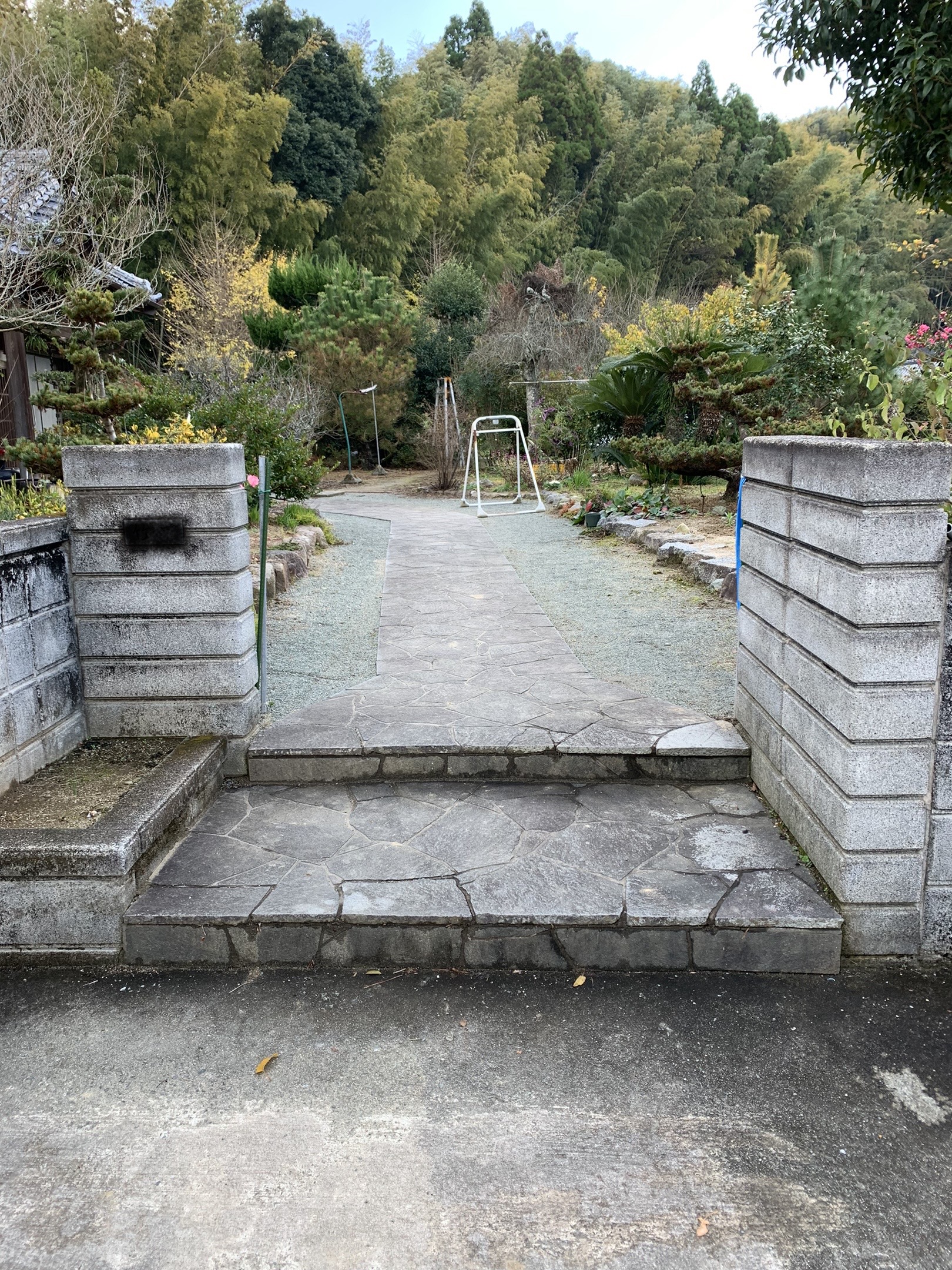 さくらエステート 大牟田店の獣🐗対策で門扉取付🐕の施工前の写真1