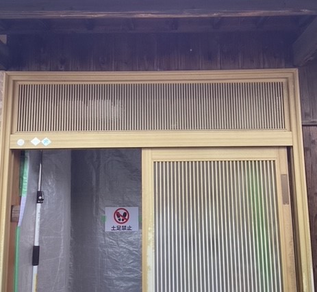さくらエステート 大牟田店の窓の竪格子と波板を取替え・玄関引戸からドアに !!の施工前の写真3