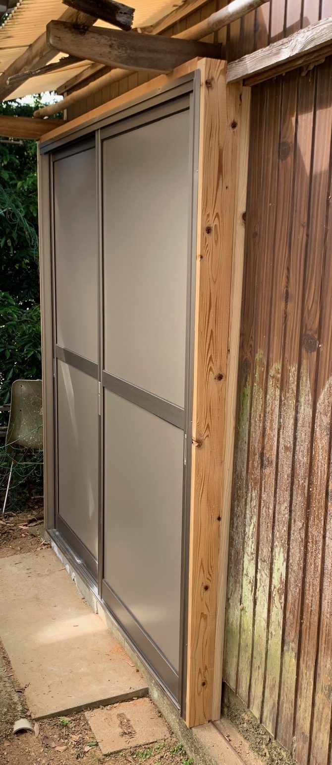 さくらエステート 大牟田店の古くなった木製引戸からサッシへの施工後の写真2