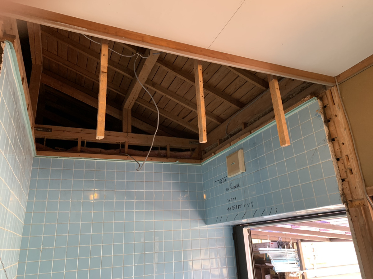 さくらエステート 大牟田店の先進的窓リノベ・こどもエコ住まい補助金とバスルーム工事の施工前の写真2