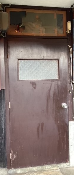 さくらエステート 大牟田店の勝手口が新しくなりました。の施工前の写真1