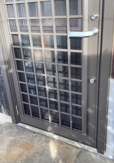 さくらエステート 大牟田店の勝手口が新しくなりました。の施工後の写真3