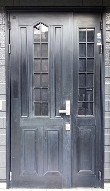 さくらエステート 大牟田店の玄関ドア　リシェントの施工前の写真1