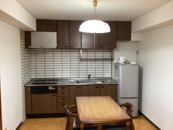 さくらエステート 大牟田店のマンションのシステムキッチン取替の施工前の写真1