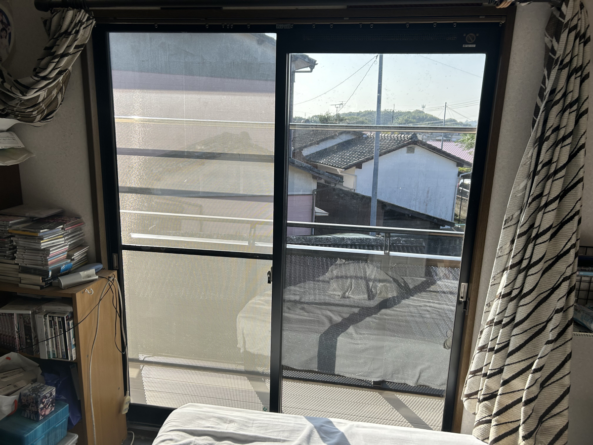 さくらエステート 大牟田店の窓が寒い、リクシル内窓、補助金、で冬対策の施工前の写真2