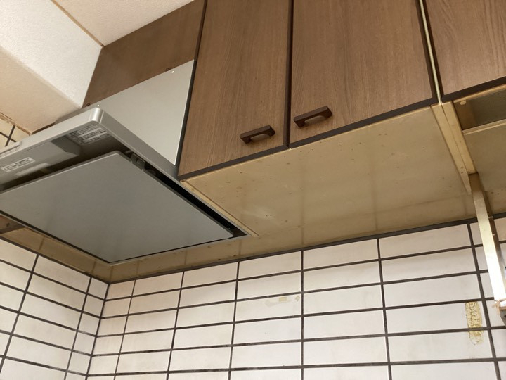 さくらエステート 大牟田店のマンションのシステムキッチン取替の施工前の写真3