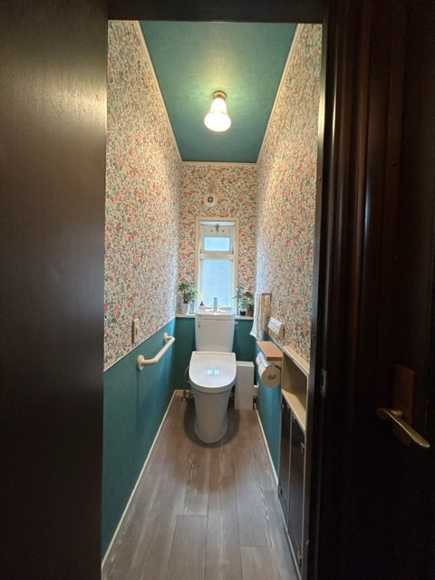 さくらエステート 大牟田店の浴室ブラインド＆素敵なトイレリフォーム　（お客様のセンスが光る内装クロス仕上げ）の施工後の写真1