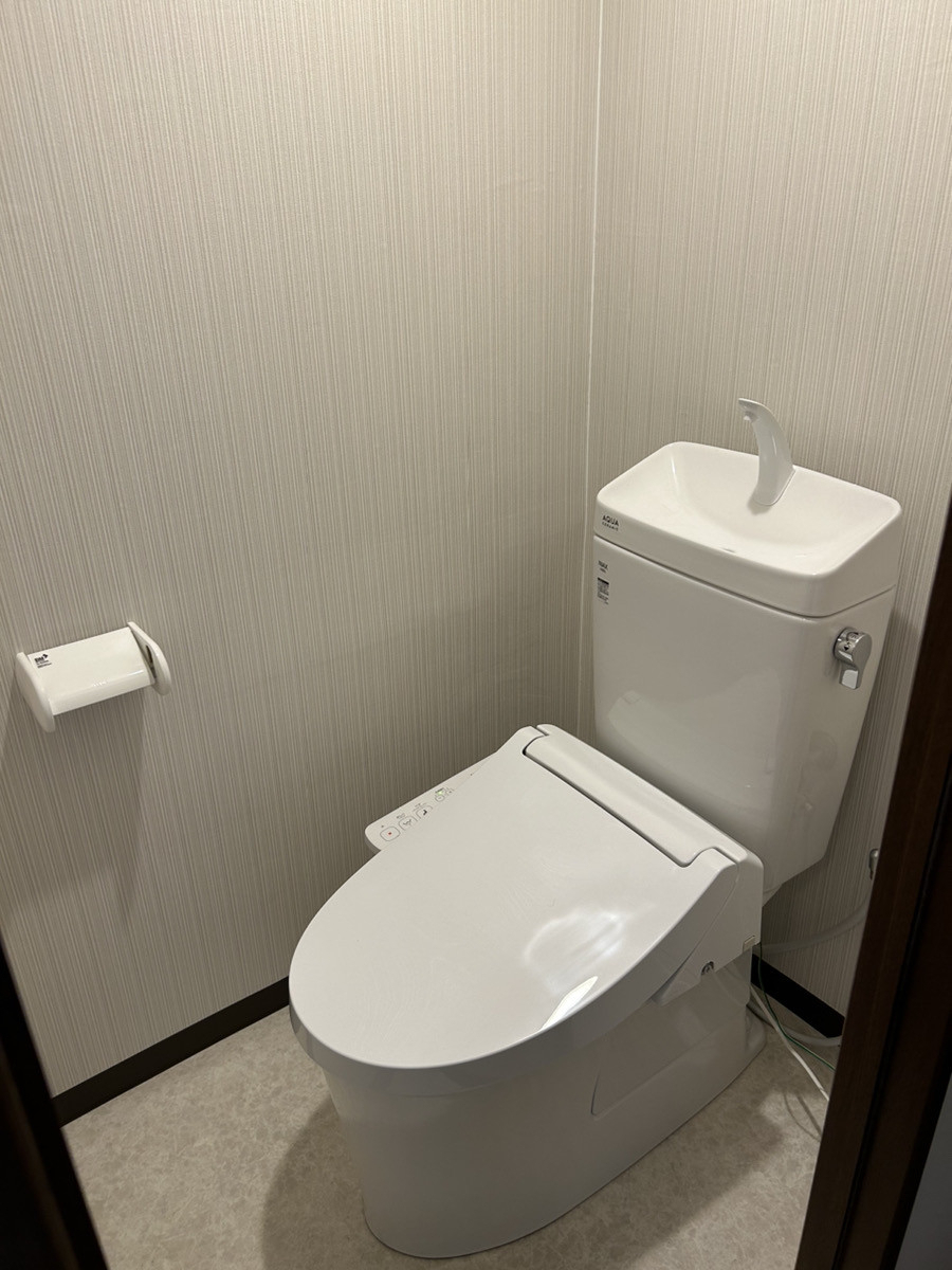 さくらエステート 大牟田店の条件が整えば約2時間でトイレも新品！　便座もあったか！(^^♪の施工後の写真2