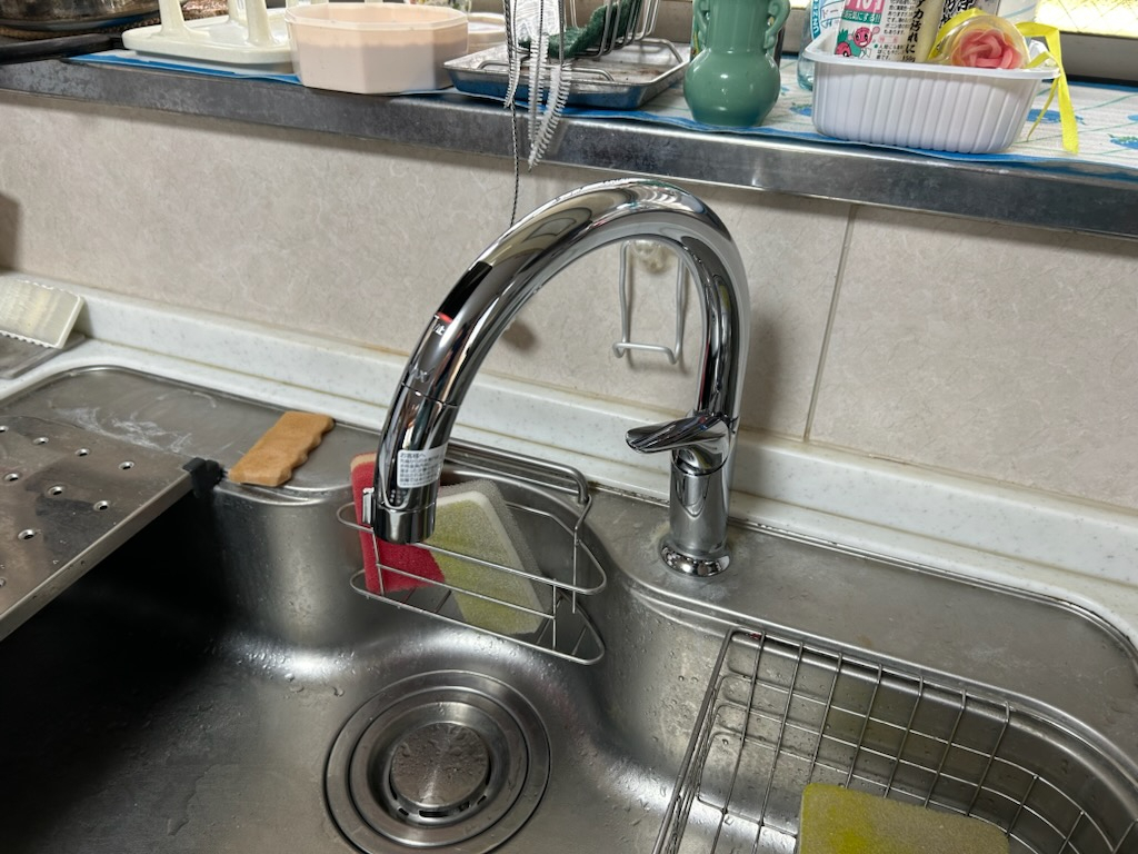 さくらエステート 大牟田店の手をかざすだけの簡単操作。キッチン用タッチレス水栓へ取替の施工後の写真3