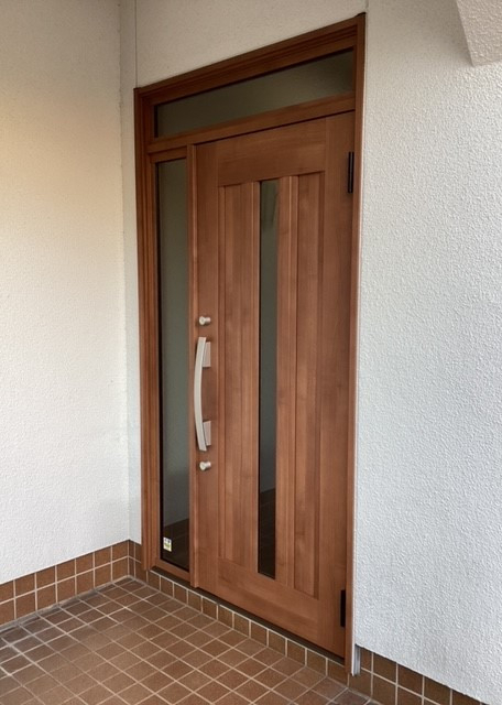 さくらエステート 大牟田店の玄関ドア　新しくなりましたの施工後の写真2