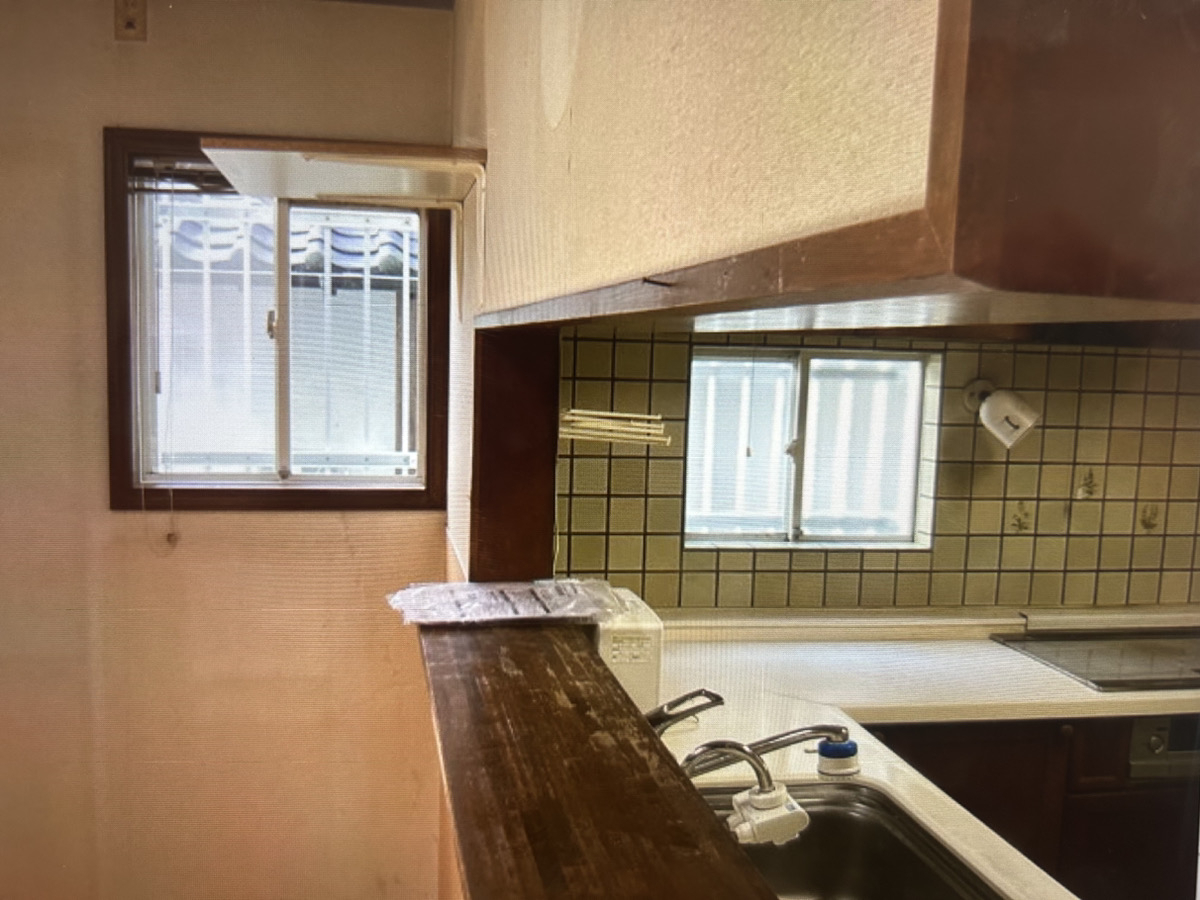 さくらエステート 大牟田店の周りの壁を撤去して、リビングが見渡せるキッチンへ！の施工前の写真3