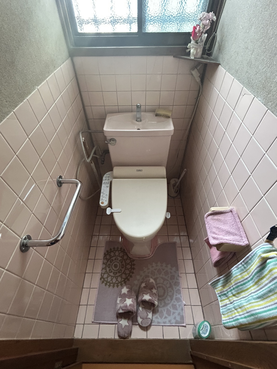 さくらエステート 大牟田店のコーナー手洗い付トイレの施工前の写真1