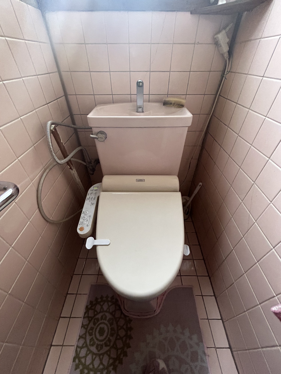さくらエステート 大牟田店のコーナー手洗い付トイレの施工前の写真3
