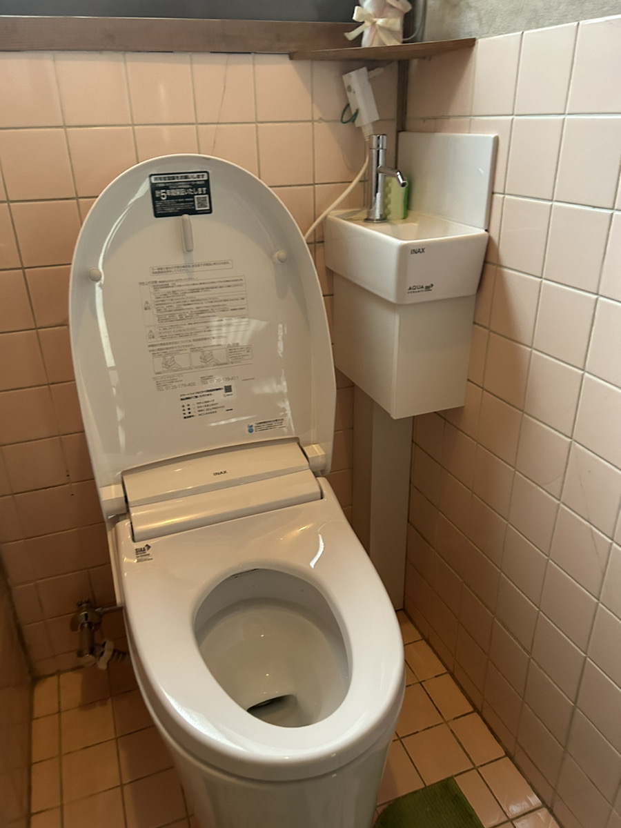 さくらエステート 大牟田店のコーナー手洗い付トイレの施工事例写真