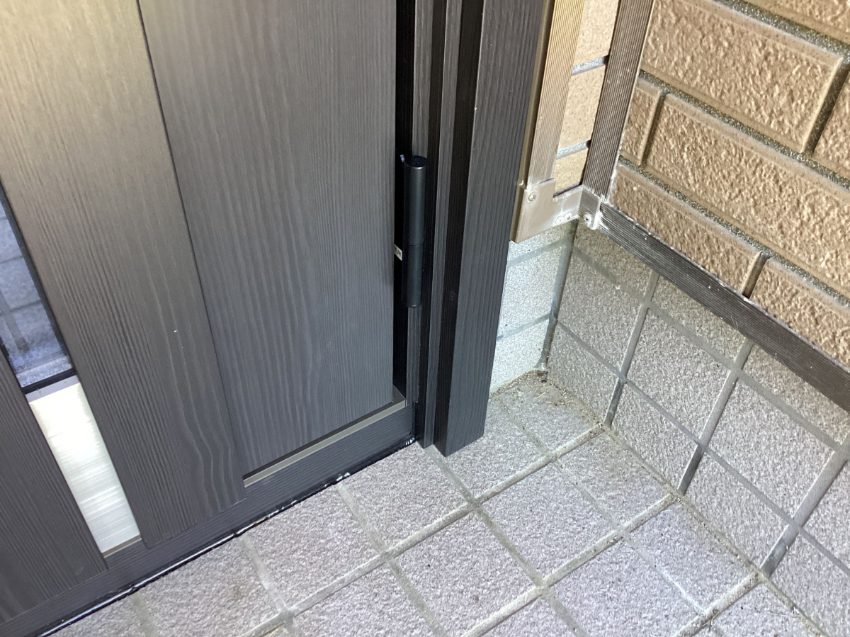 さくらエステート 大牟田店の古くなった玄関ドアを新しくしたい！　替えるなら、断熱仕様が良いですよ！の施工後の写真2