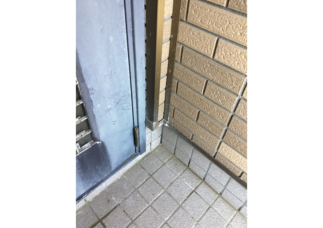 さくらエステート 大牟田店の古くなった玄関ドアを新しくしたい！　替えるなら、断熱仕様が良いですよ！の施工前の写真2