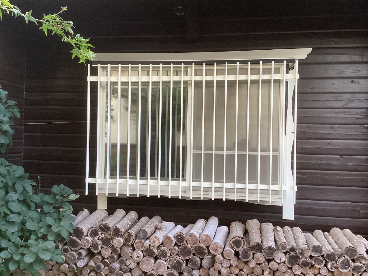 さくらエステート 大牟田店の【これで台風も安心】壊れて動かない雨戸を新しく交換の施工後の写真3