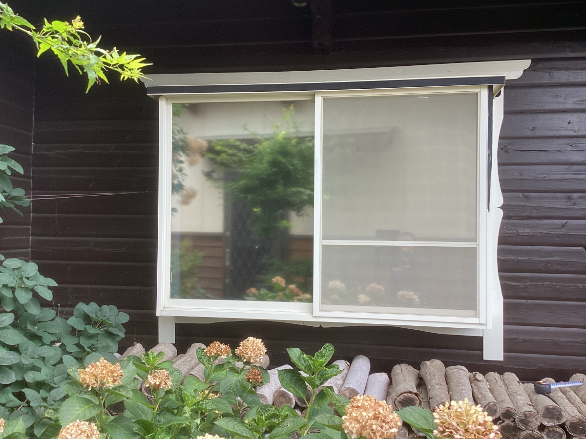 さくらエステート 大牟田店の【これで台風も安心】壊れて動かない雨戸を新しく交換の施工前の写真3