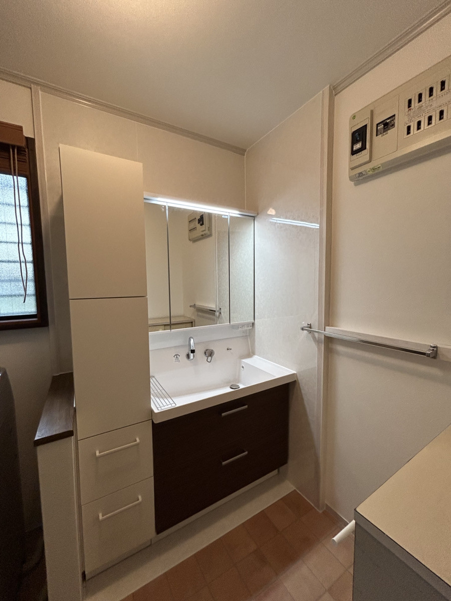 さくらエステート 大牟田店の経年劣化？　洗面化粧台の取替工事をさせて頂きました。の施工後の写真1
