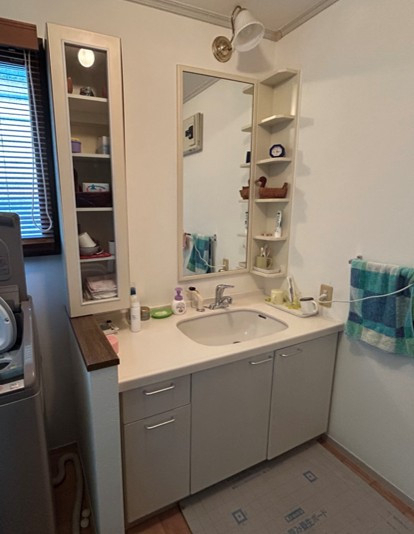 さくらエステート 大牟田店の経年劣化？　洗面化粧台の取替工事をさせて頂きました。の施工前の写真1