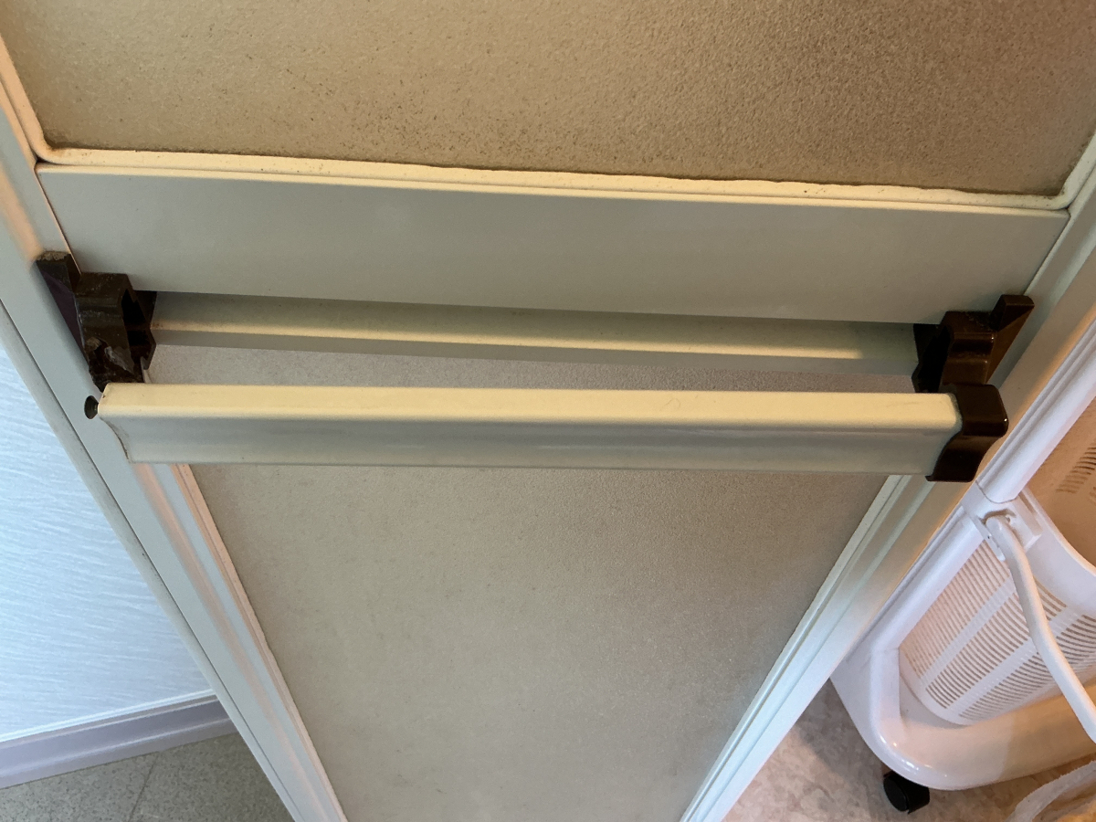 さくらエステート 大牟田店の浴室ドアが開かない！古いドアも加工で快適に再生の施工前の写真2