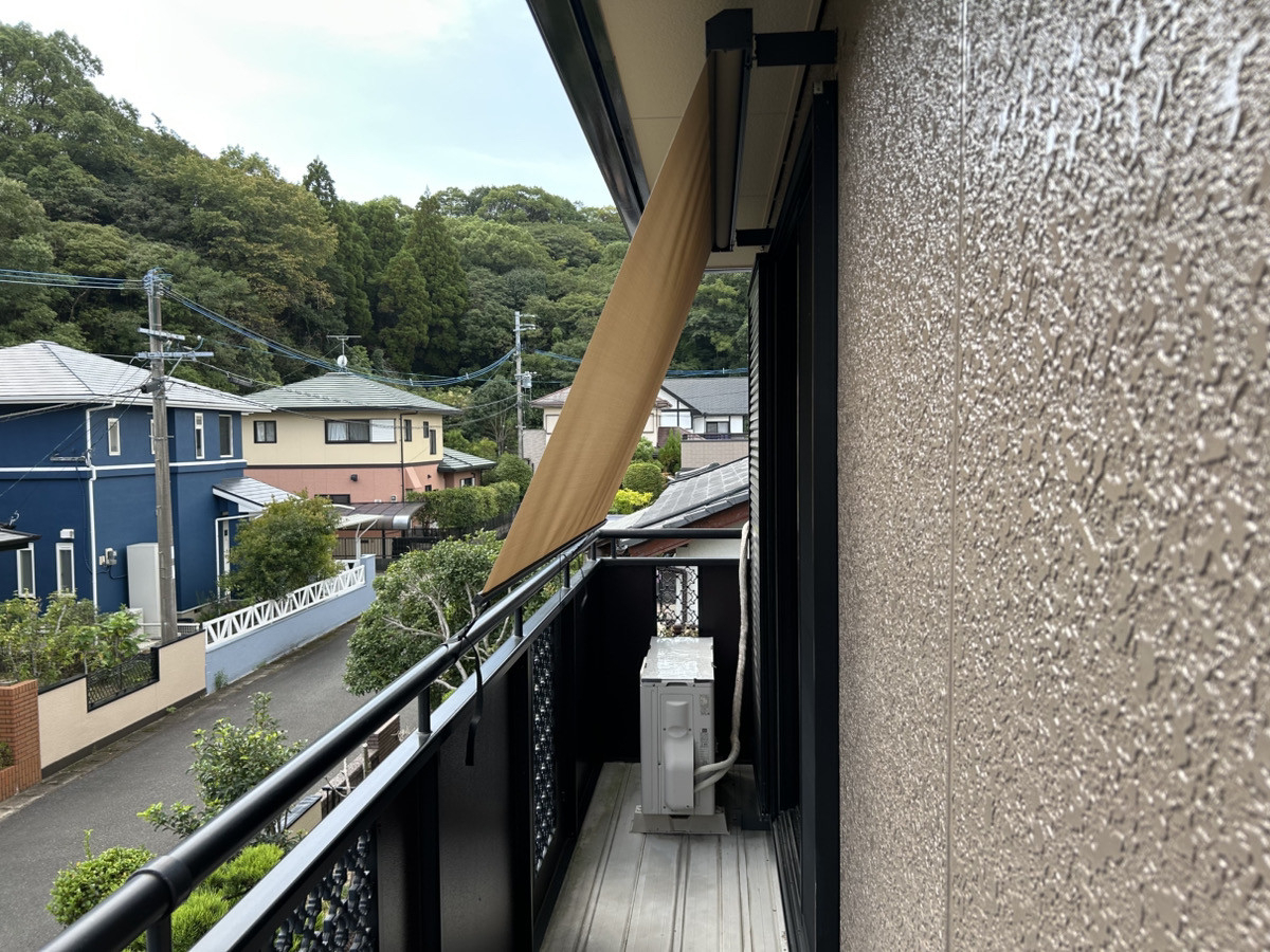 さくらエステート 大牟田店のお洒落なスタイルシェードを施工させて頂きました。の施工後の写真2