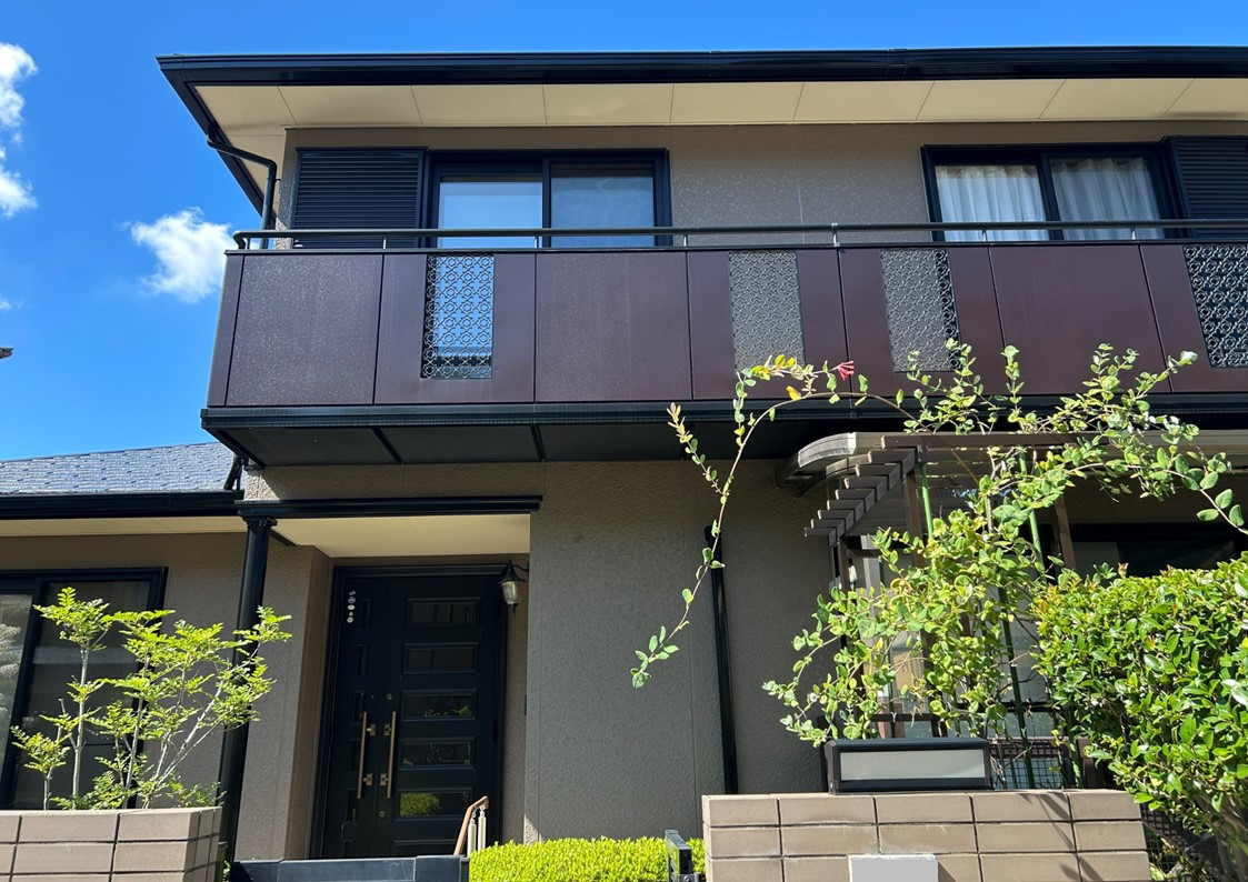 さくらエステート 大牟田店のお洒落なスタイルシェードを施工させて頂きました。の施工前の写真1