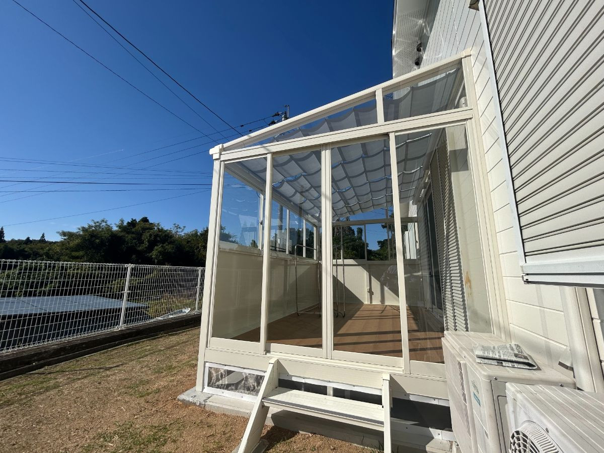 さくらエステート 大牟田店の【サニージュ施工】腐食した木製ウッドデッキを快適ガーデンルームへの施工後の写真2